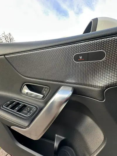 Mercedes-Benz Classe A 180 — Berline compacte élégante, 80 000 km, sans sinistre — Thumbnail 12