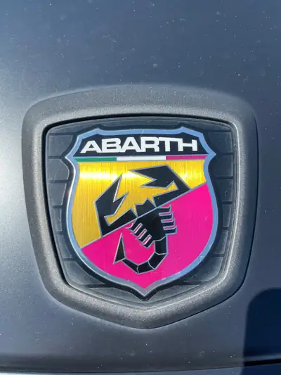 FIAT 124 Abarth Spider 2016 — Cabriolet sportif, 170 ch, très faible kilométrage — exterior view