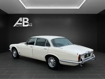 Jaguar XJ6 4.2 L — Berline de prestige 1977, état d'origine exceptionnel — Heckansicht