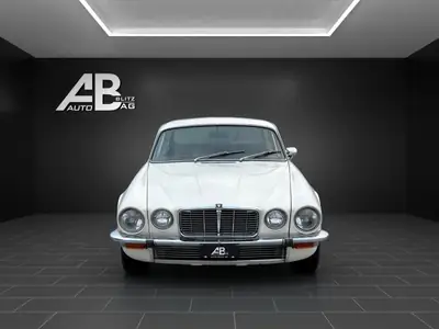 Jaguar XJ6 4.2 L — Berline de prestige 1977, état d'origine exceptionnel — Außenansicht