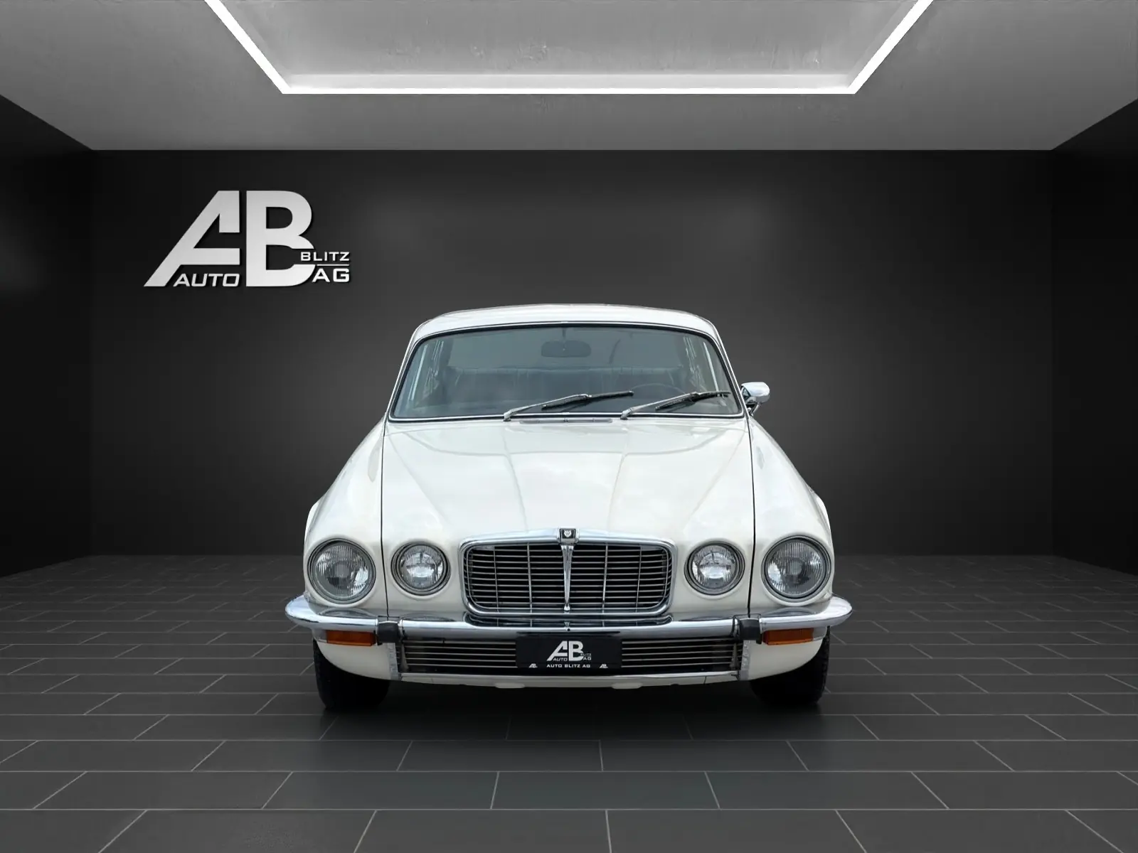 Jaguar XJ6 4.2 L — Berline de prestige 1977, état d'origine exceptionnel