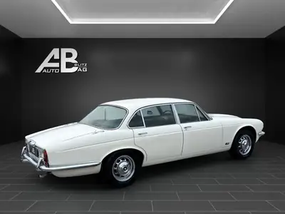Jaguar XJ6 4.2 L — Berline de prestige 1977, état d'origine exceptionnel — Armaturenbrett