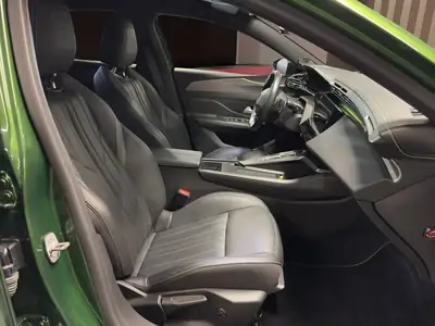 Peugeot 308 1.2 PureTech GT Pack — Élégance verte et dynamique urbaine — dettaglio