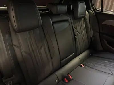Peugeot 308 1.2 PureTech GT Pack — Élégance verte et dynamique urbaine — Miniatura 7