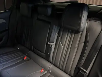 Peugeot 308 1.2 PureTech GT Pack — Élégance verte et dynamique urbaine — Miniatura 8