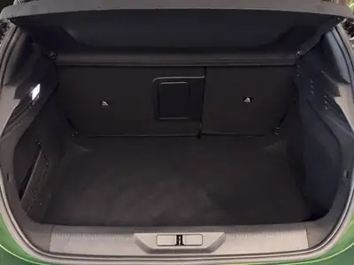 Peugeot 308 1.2 PureTech GT Pack — Élégance verte et dynamique urbaine — Miniatura 9