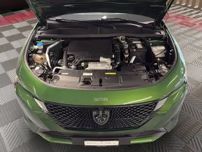 Peugeot 308 1.2 PureTech GT Pack — Élégance verte et dynamique urbaine — Miniatura 10