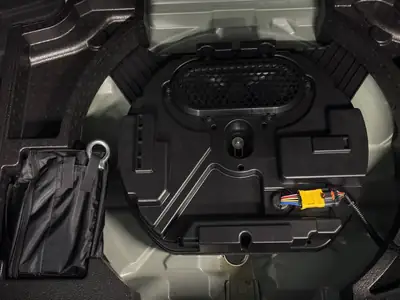 Peugeot 308 1.2 PureTech GT Pack — Élégance verte et dynamique urbaine — Miniatura 13
