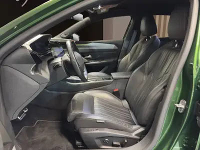 Peugeot 308 1.2 PureTech GT Pack — Élégance verte et dynamique urbaine — Miniatura 15