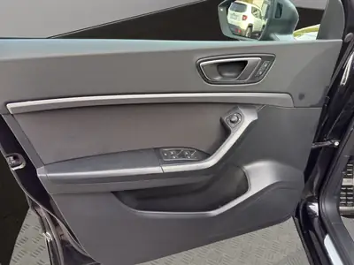 SEAT Ateca 1.5 TSI EVO DSG — SUV complet 4×4 avec attelage, sans accident — Miniatura 12
