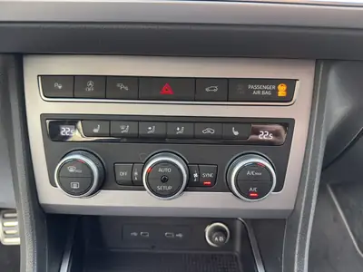 SEAT Ateca 1.5 TSI EVO DSG — SUV complet 4×4 avec attelage, sans accident — Miniatura 15
