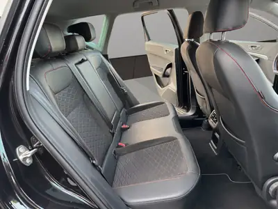 SEAT Ateca 1.5 TSI EVO DSG — SUV complet 4×4 avec attelage, sans accident — Miniatura 17