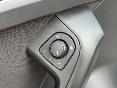 SEAT Ateca 1.5 TSI EVO DSG — SUV complet 4×4 avec attelage, sans accident — Miniatura 23