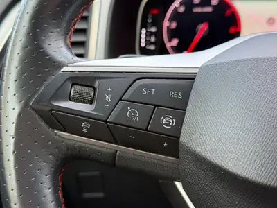 SEAT Ateca 1.5 TSI EVO DSG — SUV complet 4×4 avec attelage, sans accident — Miniatura 27