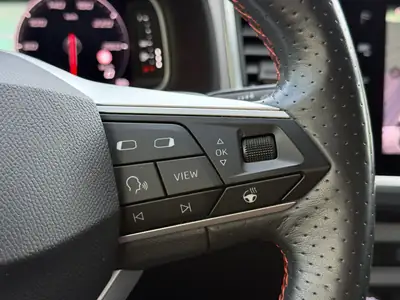 SEAT Ateca 1.5 TSI EVO DSG — SUV complet 4×4 avec attelage, sans accident — Miniatura 28