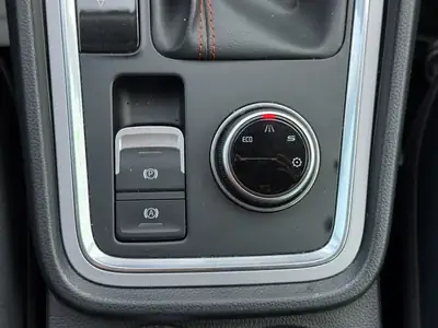 SEAT Ateca 1.5 TSI EVO DSG — SUV complet 4×4 avec attelage, sans accident — Miniatura 29