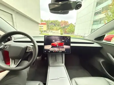 Tesla Model 3 Long Range 2025 — Électrique haute performance, 42'000 km seulement — cruscotto