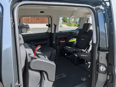 Ford GRAND TOURNEO CONNECT 2022 — Monospace spacieux, diesel économique, 53'000 km — Miniatura 14