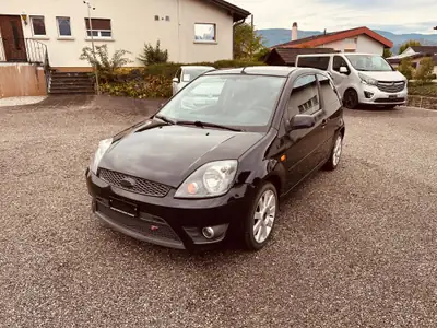 Ford Fiesta 2.0 16V ST — Sportive compacte, 150 ch et faible kilométrage — vue extérieure