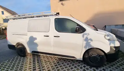 Opel Vivaro 50kWh Enjoy — Fourgonnette électrique spacieuse, 43'000 km seulement — vue extérieure