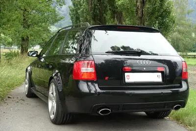 Audi RS6 4.2 V8 Quattro — Break sportif de 450 ch, historique sans sinistre — Seitenansicht