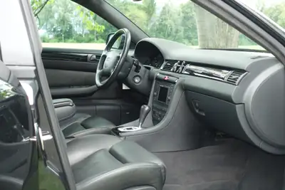 Audi RS6 4.2 V8 Quattro — Break sportif de 450 ch, historique sans sinistre — Innenraum