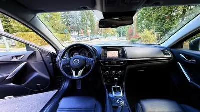 Mazda 6 Sportwagon 2.2 D — Familial diesel efficace, 127 000 km, état impeccable — Miniature 9