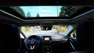 Mazda 6 Sportwagon 2.2 D — Familial diesel efficace, 127 000 km, état impeccable — Miniature 8