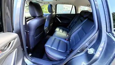 Mazda 6 Sportwagon 2.2 D — Familial diesel efficace, 127 000 km, état impeccable — Miniature 10