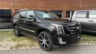 Cadillac Escalade P Black USA — SUV 7 places, 426 ch, version américaine authentique — vista esterna