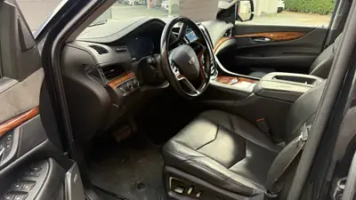 Cadillac Escalade P Black USA — SUV 7 places, 426 ch, version américaine authentique — interni