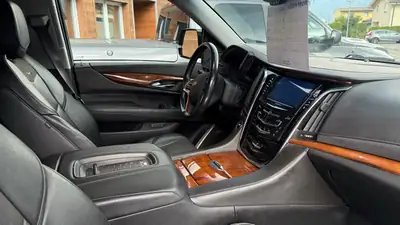 Cadillac Escalade P Black USA — SUV 7 places, 426 ch, version américaine authentique — cruscotto