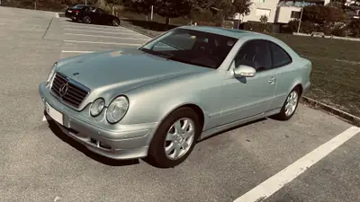 Mercedes-Benz CLK 320 V6 — Coupé sportif élégant, 83'000 km, toit ouvrant panoramique — vue extérieure