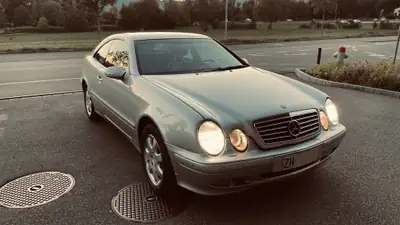 Mercedes-Benz CLK 320 V6 — Coupé sportif élégant, 83'000 km, toit ouvrant panoramique — côté