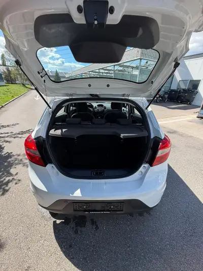 Ford KA 1.2 Ti-VCT 85 Black Edition — Citadine compacte, 31 000 km, économe et fiable — rear view