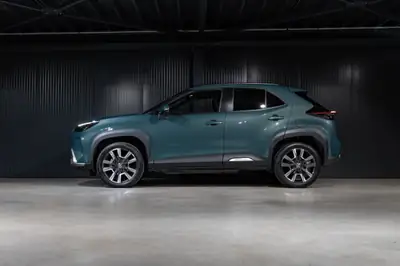 Toyota Yaris Cross 1.5 Hybrid AWD — Compact polyvalent, motricité intégrale et faible consommation — Heckansicht