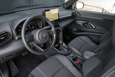 Toyota Yaris Cross 1.5 Hybrid AWD — Compact polyvalent, motricité intégrale et faible consommation — Miniatur 13