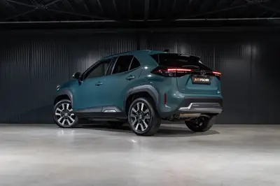 Toyota Yaris Cross 1.5 Executive 4x4 — Hybride compact, traction intégrale et faible kilométrage — Seitenansicht