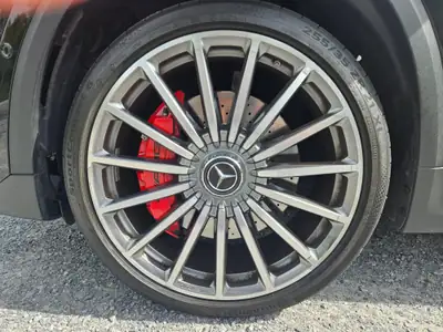 Mercedes-AMG GLA 45 S 4matic+ — Sportivité extrême et électrification intelligente — interni
