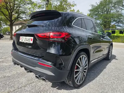 Mercedes-AMG GLA 45 S 4matic+ — Sportivité extrême et électrification intelligente — Miniatura 12