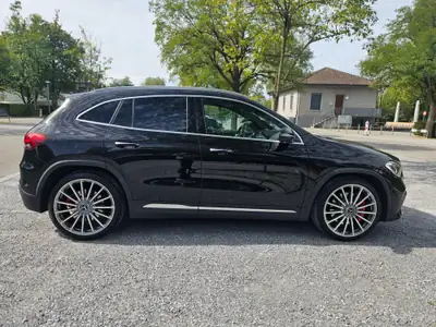 Mercedes-AMG GLA 45 S 4matic+ — Sportivité extrême et électrification intelligente — Miniatura 11