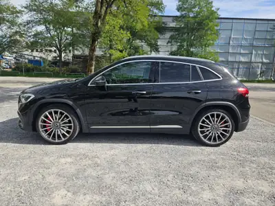 Mercedes-AMG GLA 45 S 4matic+ — Sportivité extrême et électrification intelligente — Miniatura 15