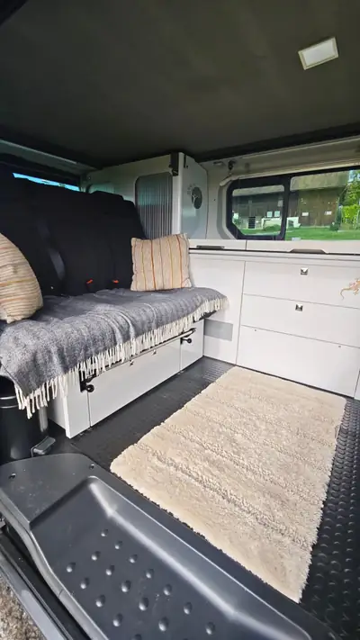 Renault Trafic Camping Bus 2.0 dCi 150 — Van aménagé pratique, 45'000 km seulement — side view