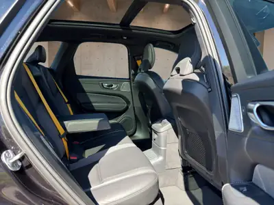 Volvo XC60 2.0 T8 Polestar eAWD — SUV hybride rechargeable haute performance, 35 000 km — Miniatura 17