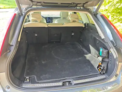 Volvo V90 2.0 D5 Inscription AWD — Break diesel premium, 120'000 km, sans sinistre — Miniatura 8