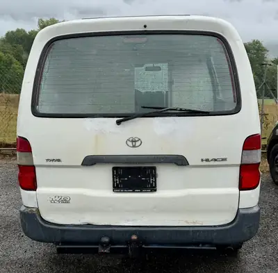 Toyota HI-ACE 2004 — Monospace 8 places fiable avec attelage de remorque — Seitenansicht
