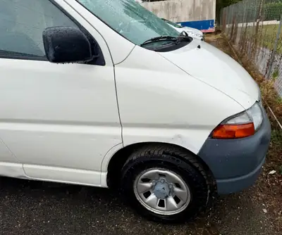 Toyota HI-ACE 2004 — Monospace 8 places fiable avec attelage de remorque — Innenraum