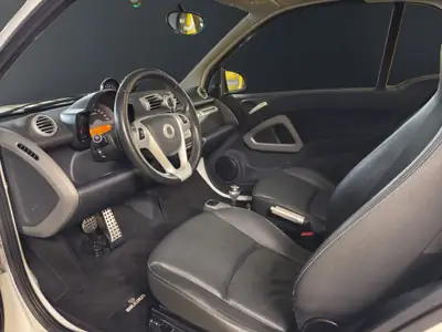 Smart ForTwo Brabus Softouch 2014 — Citadine pétillante, vrai Brabus, très bon état — Miniatur 9