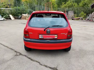 Opel Corsa 1.2i 16V Young 1999 — Citadine fiable, sans sinistre, entretien réduit — fianco