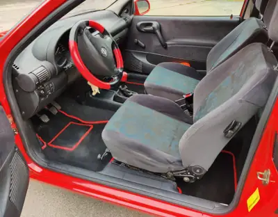Opel Corsa 1.2i 16V Young 1999 — Citadine fiable, sans sinistre, entretien réduit — vista posteriore